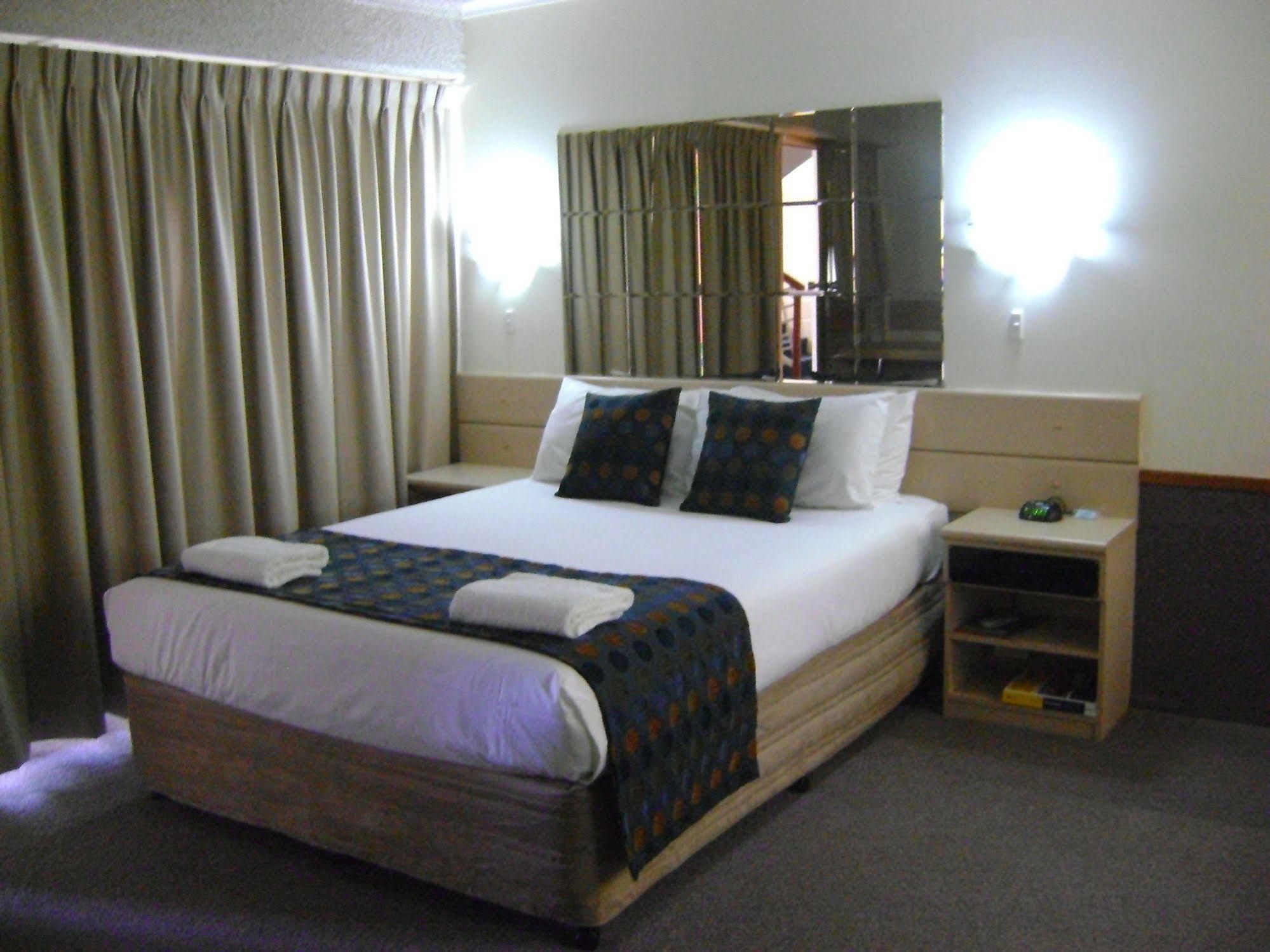 Rockhampton Court Motor Inn Buitenkant foto