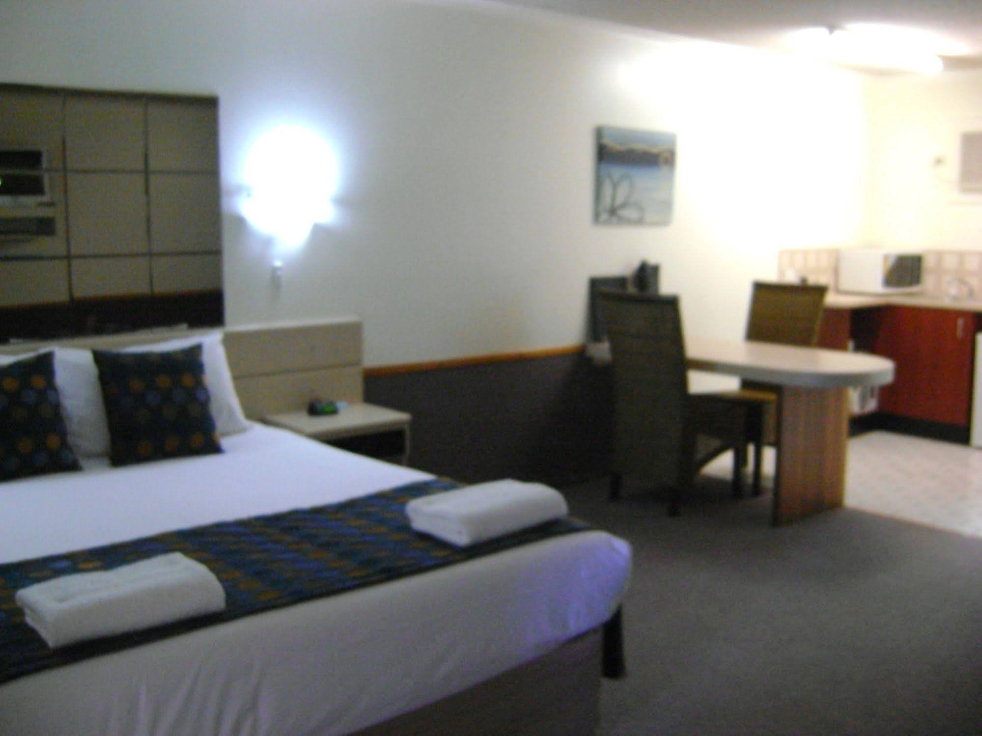 Rockhampton Court Motor Inn Buitenkant foto