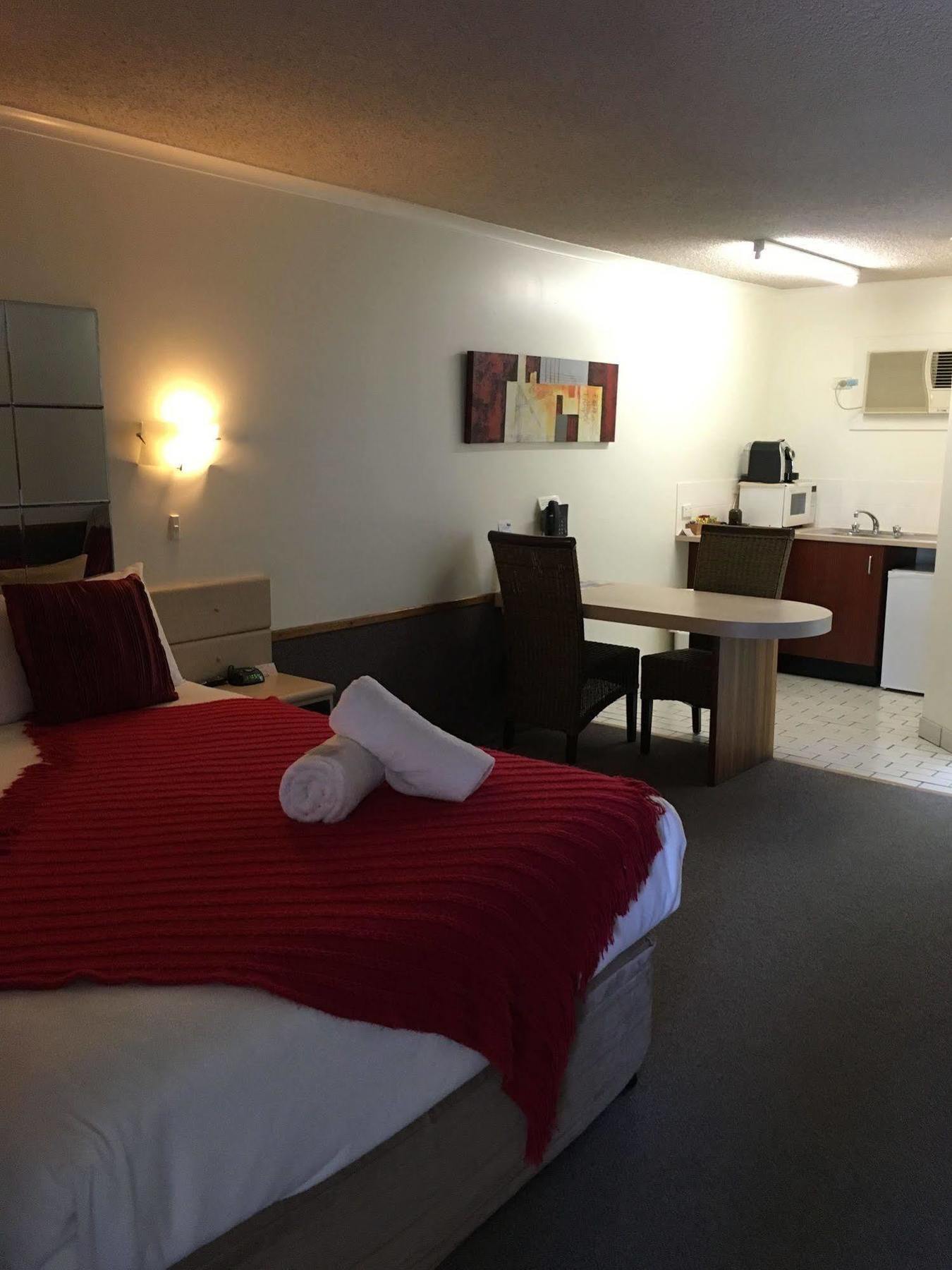 Rockhampton Court Motor Inn Buitenkant foto